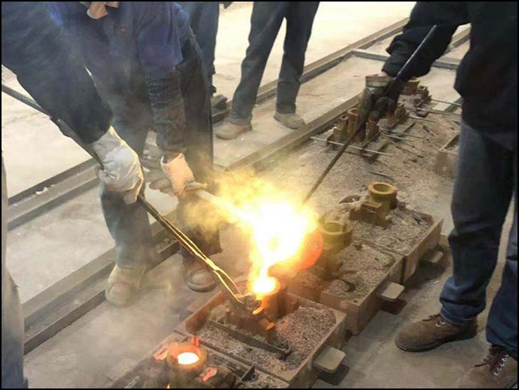 Sand casting copper pouring 1